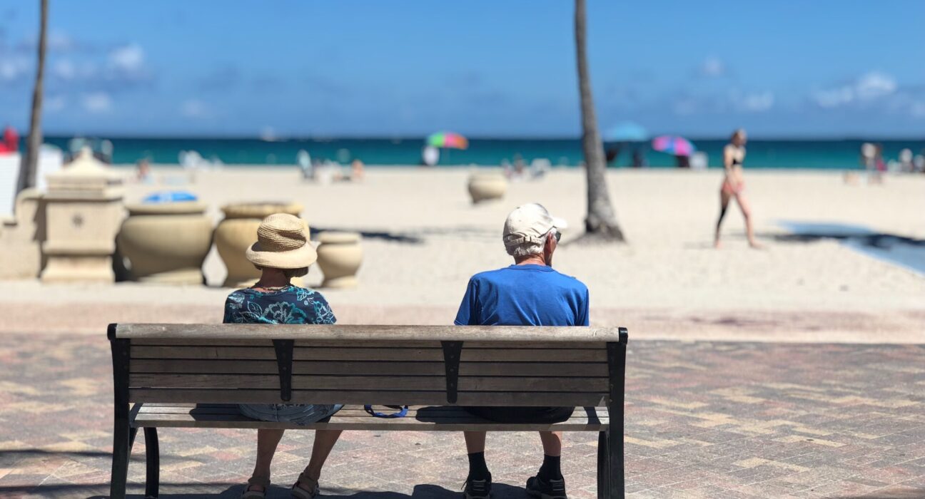 Old-Couple-on-the-beach-expats-in-mexico