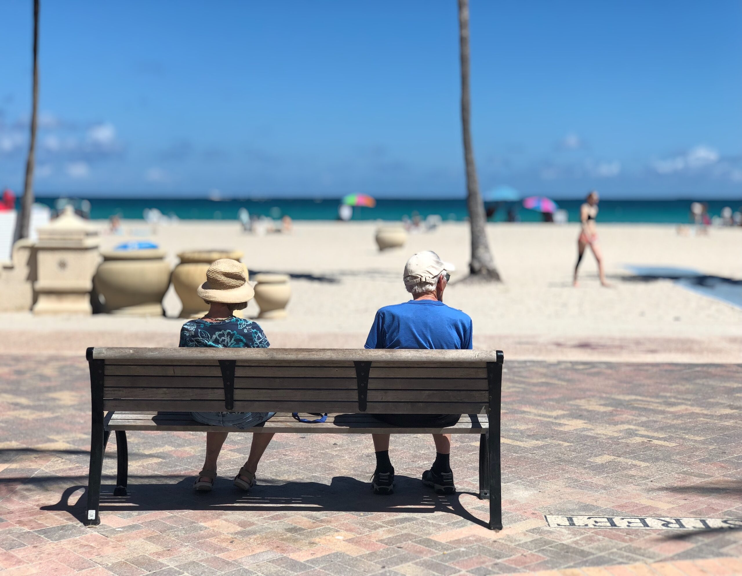 Old-Couple-on-the-beach-expats-in-mexico