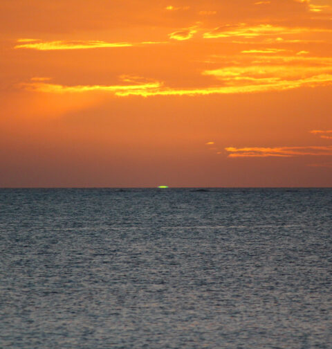 the-green-flash-phenomenon-at-sunset