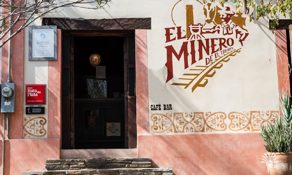 Destino-Los-Cabos-magazine_blog_The Best Pubs and Bars in Baja California Sur 04