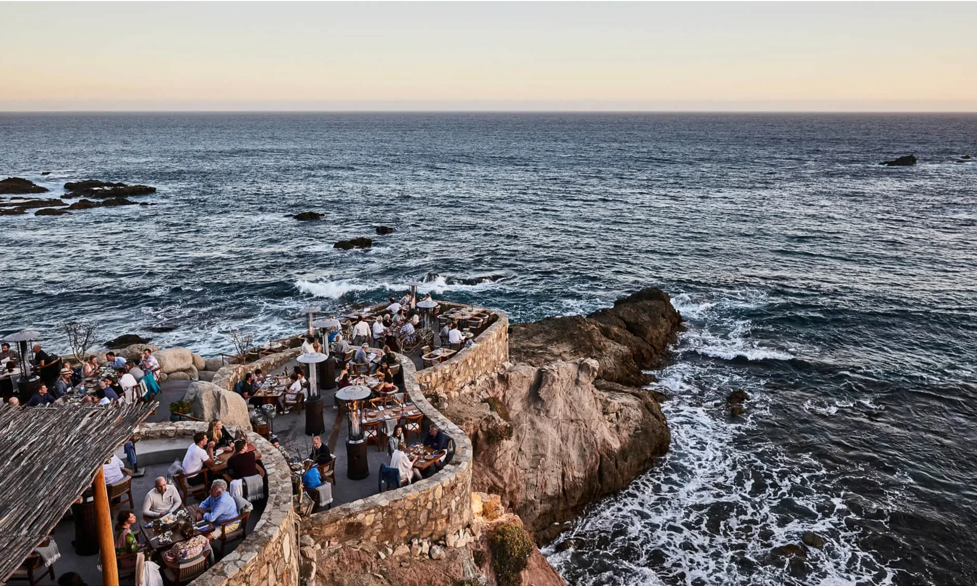 Destino-Los-Cabos-magazine_blog_A Table for Two_OpenTable’s Best Spots for Valentine’s Day in Baja California Sur 02