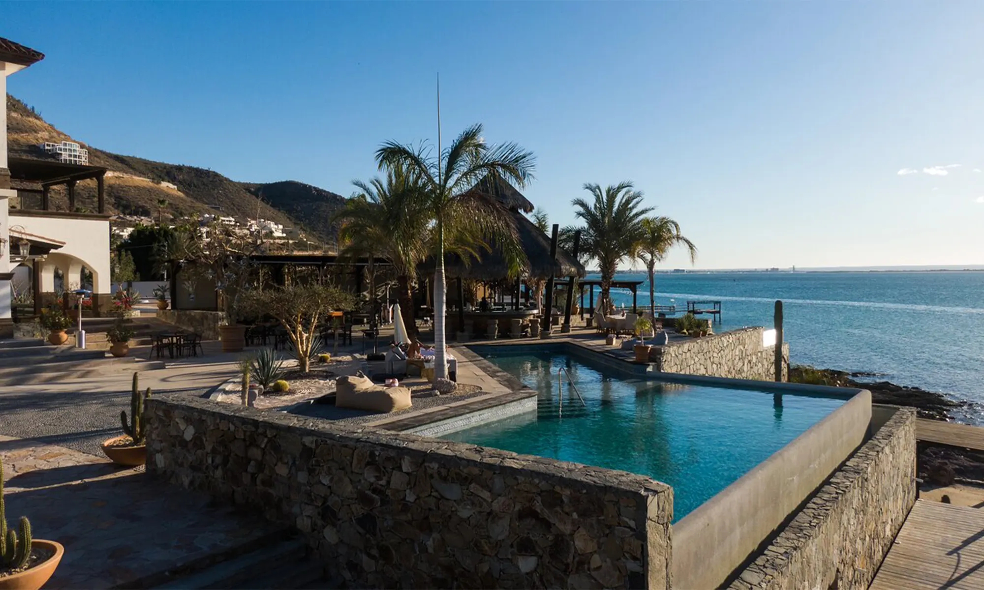 Destino-Los-Cabos-magazine_blog_The Best Spots for Dining on the Sand in Baja 06